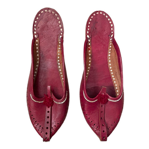 Vintage Handmade Dark Red Pointy Leather Indian Slippers - 5.5 - 6
